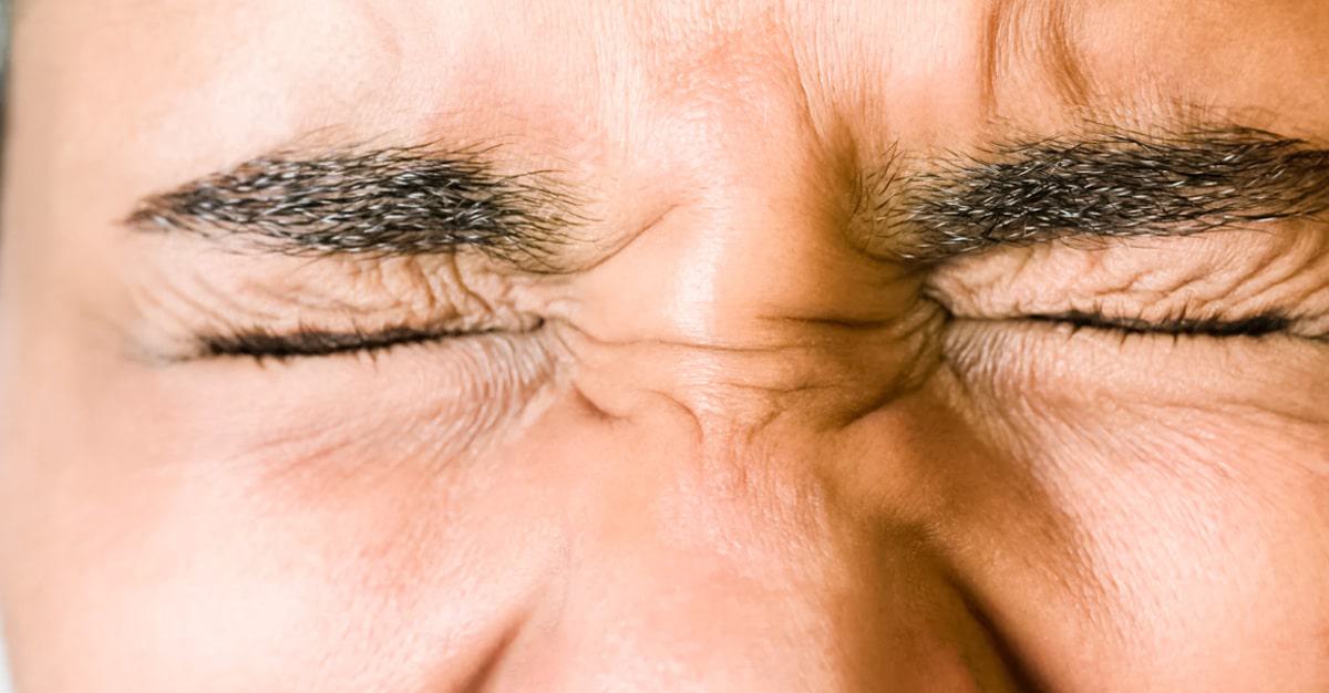 Piscar os olhos ajuda a aumentar a intensidade do sinal visual